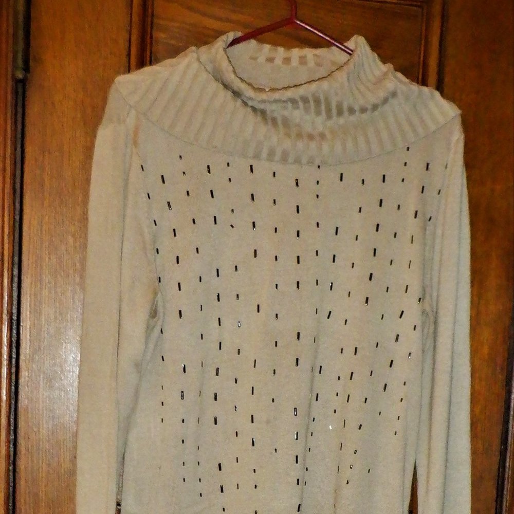 *** Inspired Style *** TOP with Cowl Turtleneck Collar